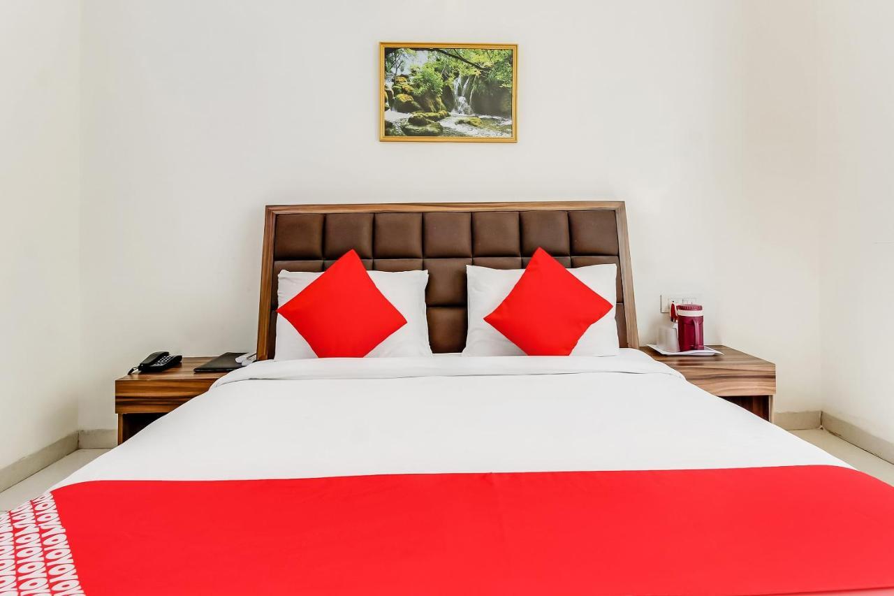Oyo 10213 Hotel Panache Mathura Eksteriør bilde