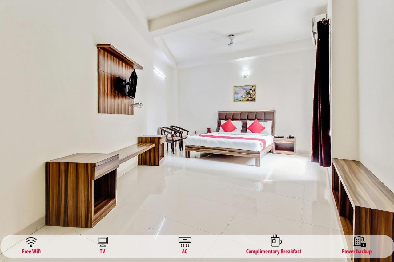 Oyo 10213 Hotel Panache Mathura Eksteriør bilde