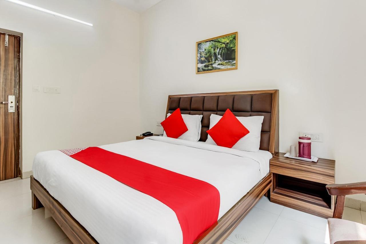 Oyo 10213 Hotel Panache Mathura Eksteriør bilde