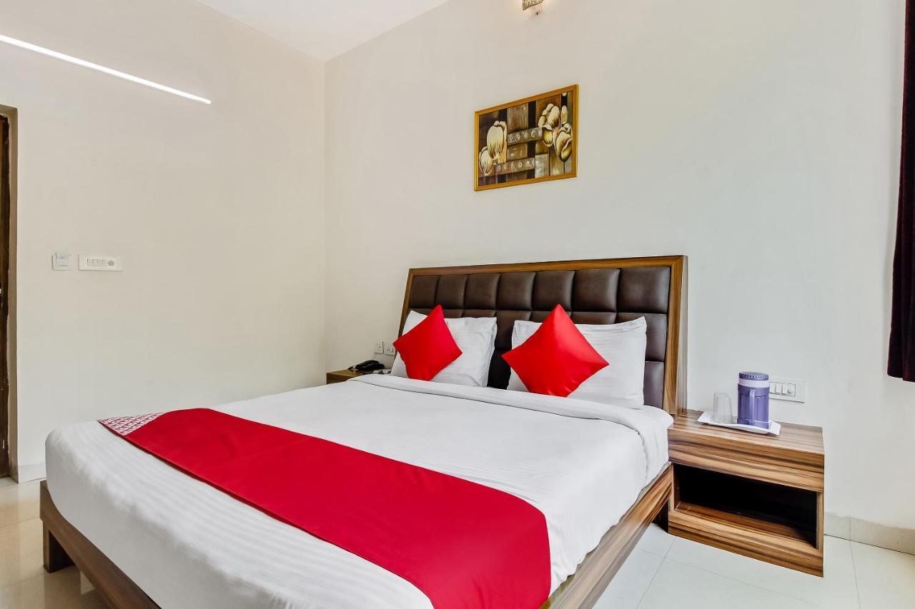 Oyo 10213 Hotel Panache Mathura Eksteriør bilde