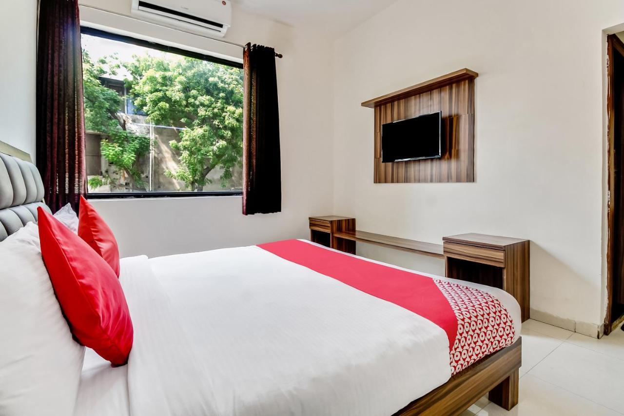 Oyo 10213 Hotel Panache Mathura Eksteriør bilde