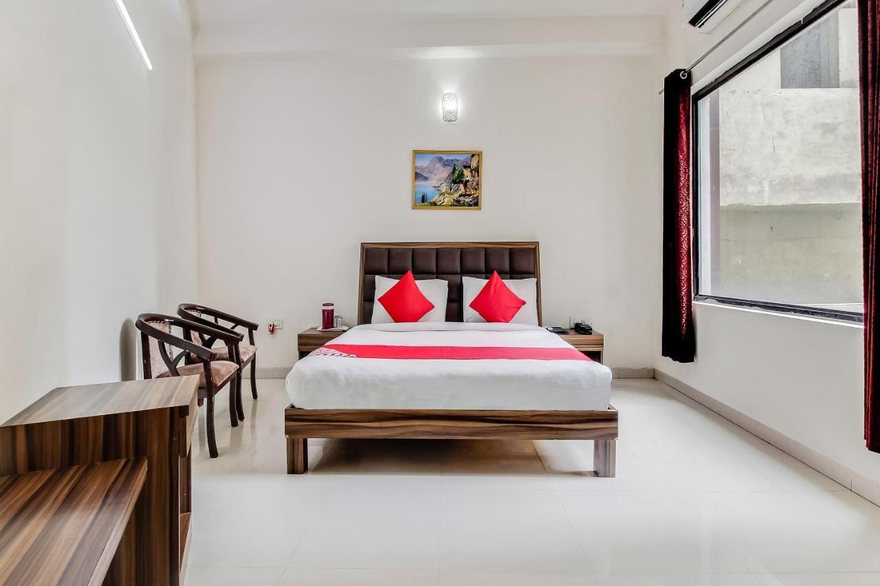 Oyo 10213 Hotel Panache Mathura Eksteriør bilde
