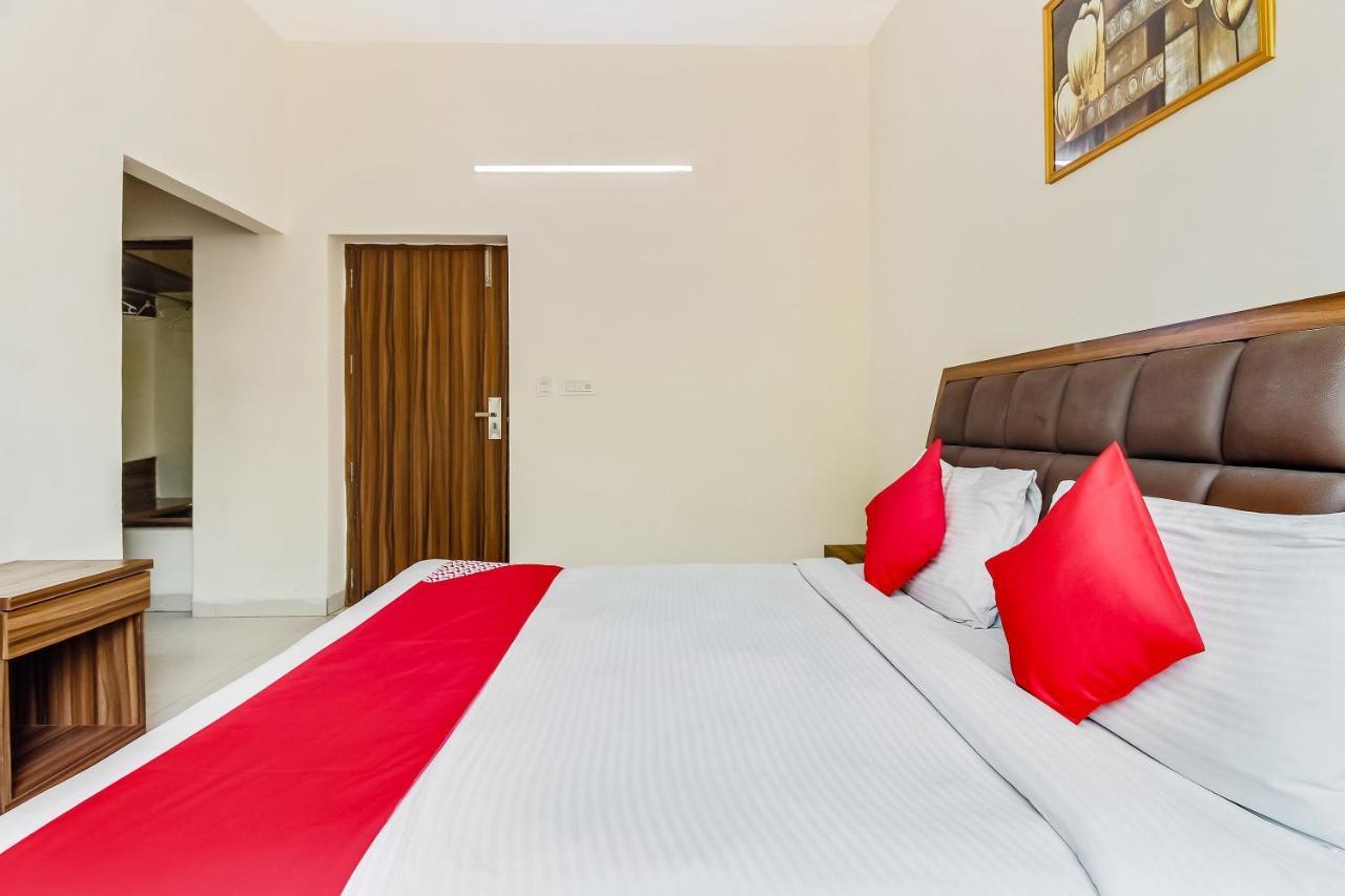 Oyo 10213 Hotel Panache Mathura Eksteriør bilde