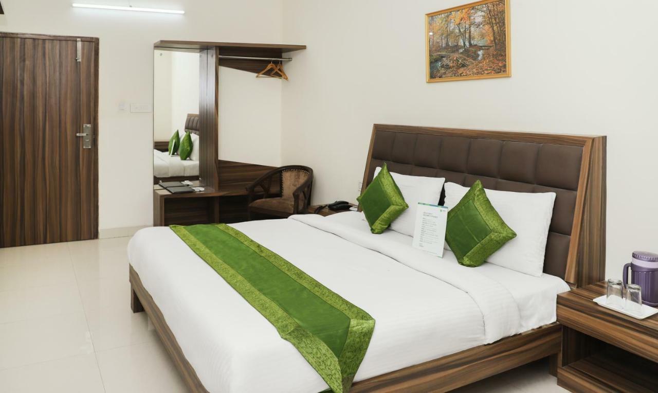 Oyo 10213 Hotel Panache Mathura Eksteriør bilde
