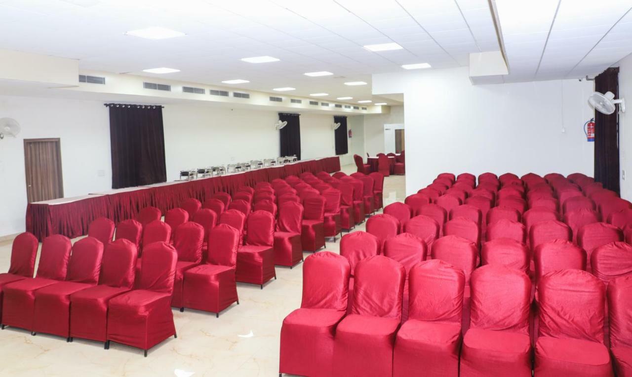 Oyo 10213 Hotel Panache Mathura Eksteriør bilde