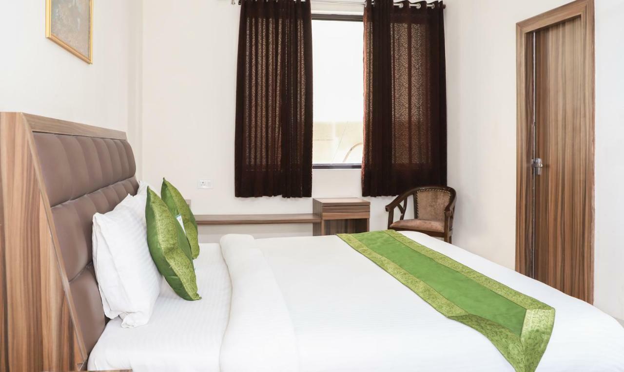 Oyo 10213 Hotel Panache Mathura Eksteriør bilde