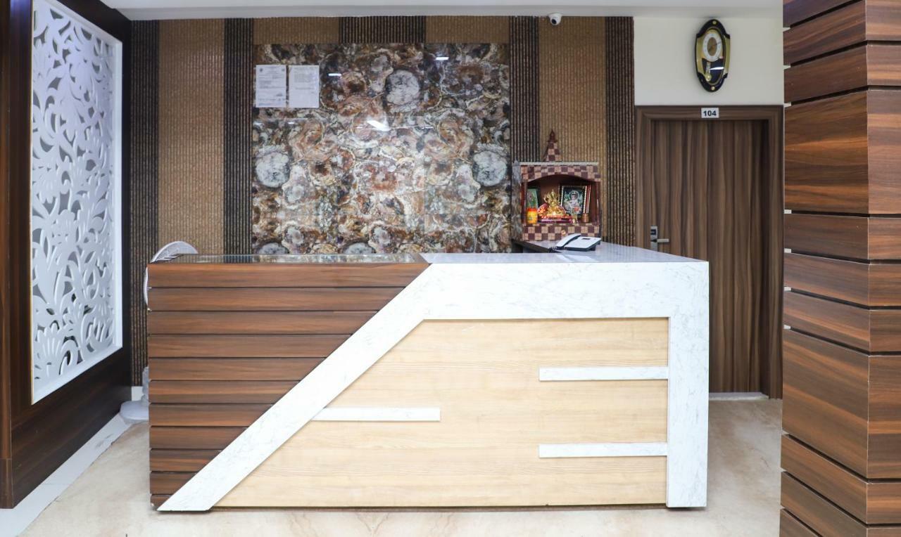Oyo 10213 Hotel Panache Mathura Eksteriør bilde