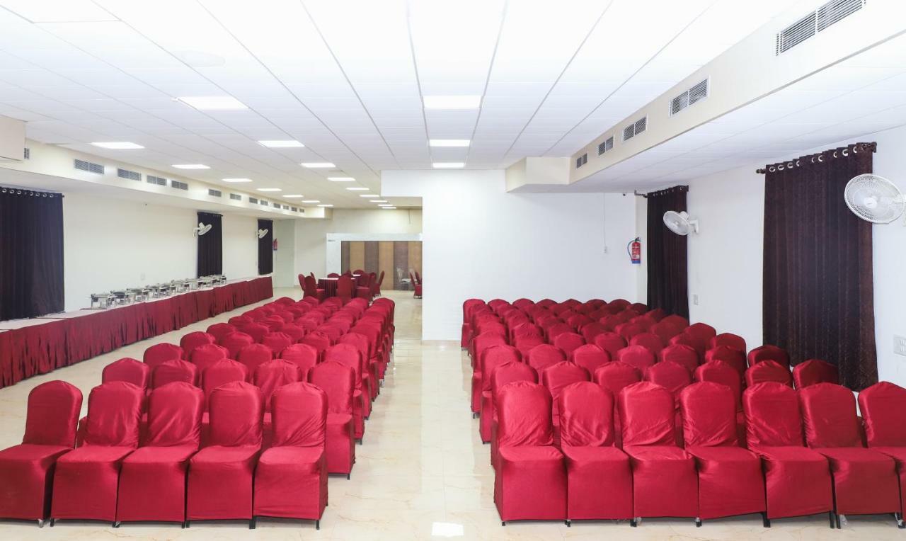 Oyo 10213 Hotel Panache Mathura Eksteriør bilde