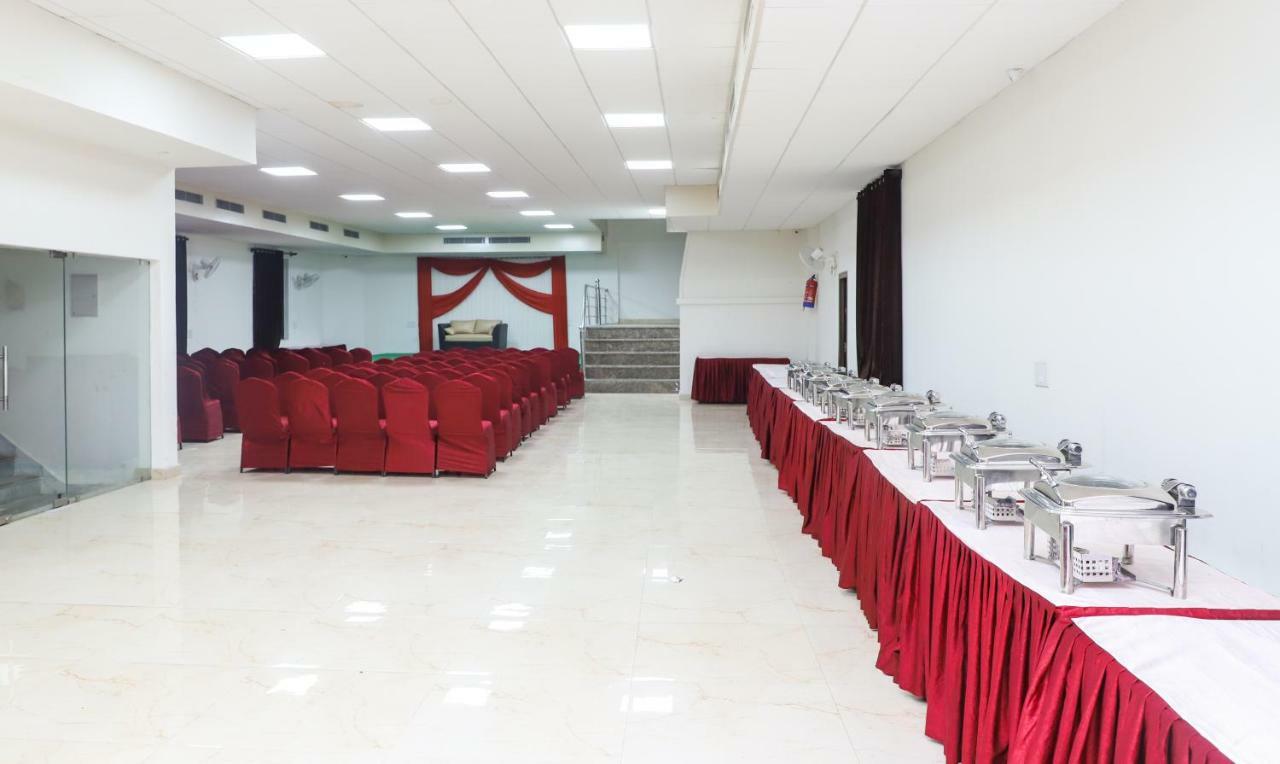 Oyo 10213 Hotel Panache Mathura Eksteriør bilde