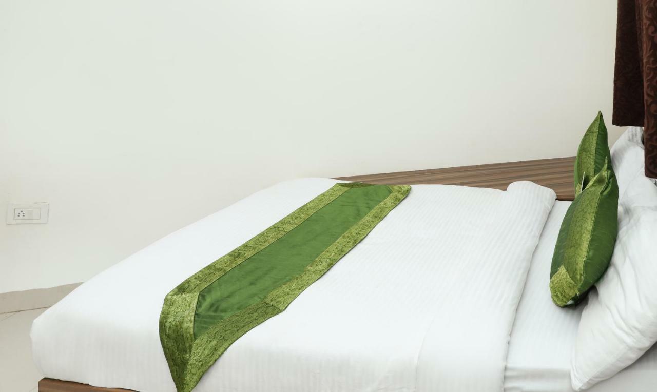 Oyo 10213 Hotel Panache Mathura Eksteriør bilde